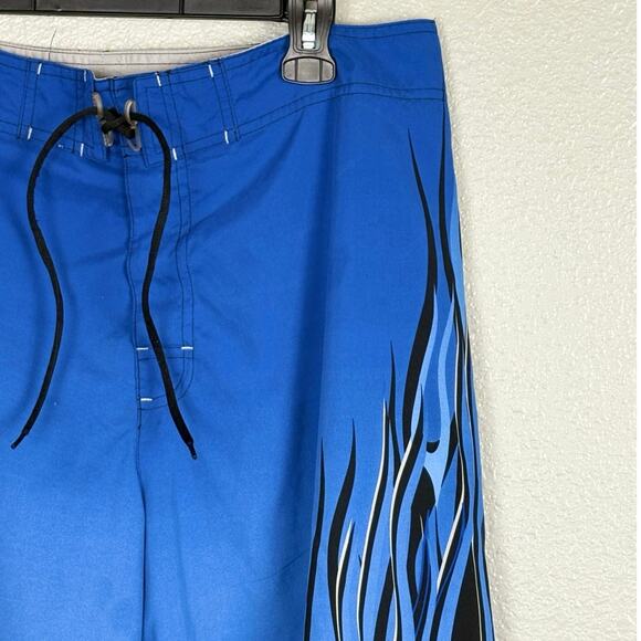 No Boundaries 2010s Size 36 Blue Black Flame Print Polyester Men’s Swimtrunks - Picture 3 of 14